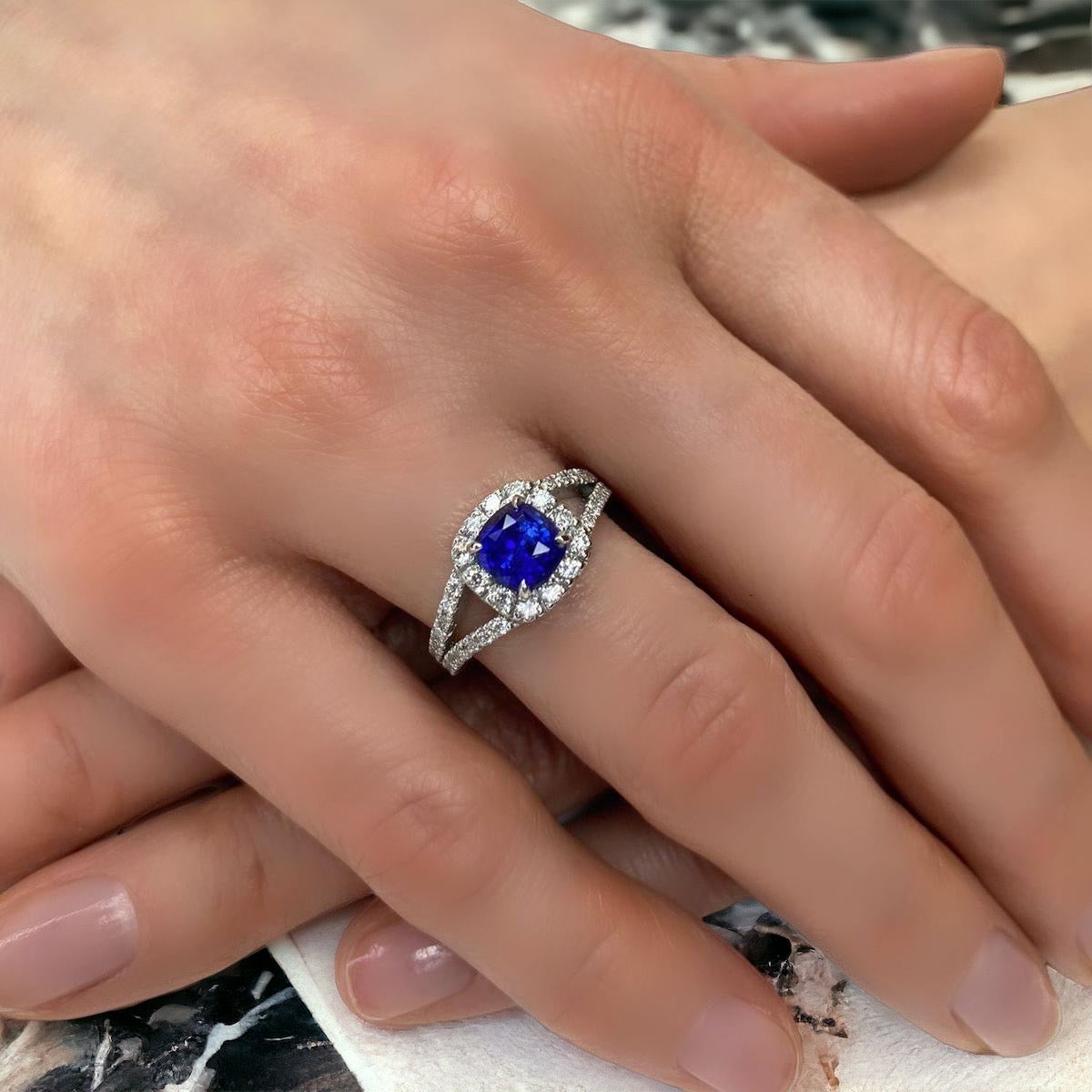 Handmade 18K white gold ring 2.64 ct. natural Royal blue Sapphire & natural Vvs1 quality Diamonds.