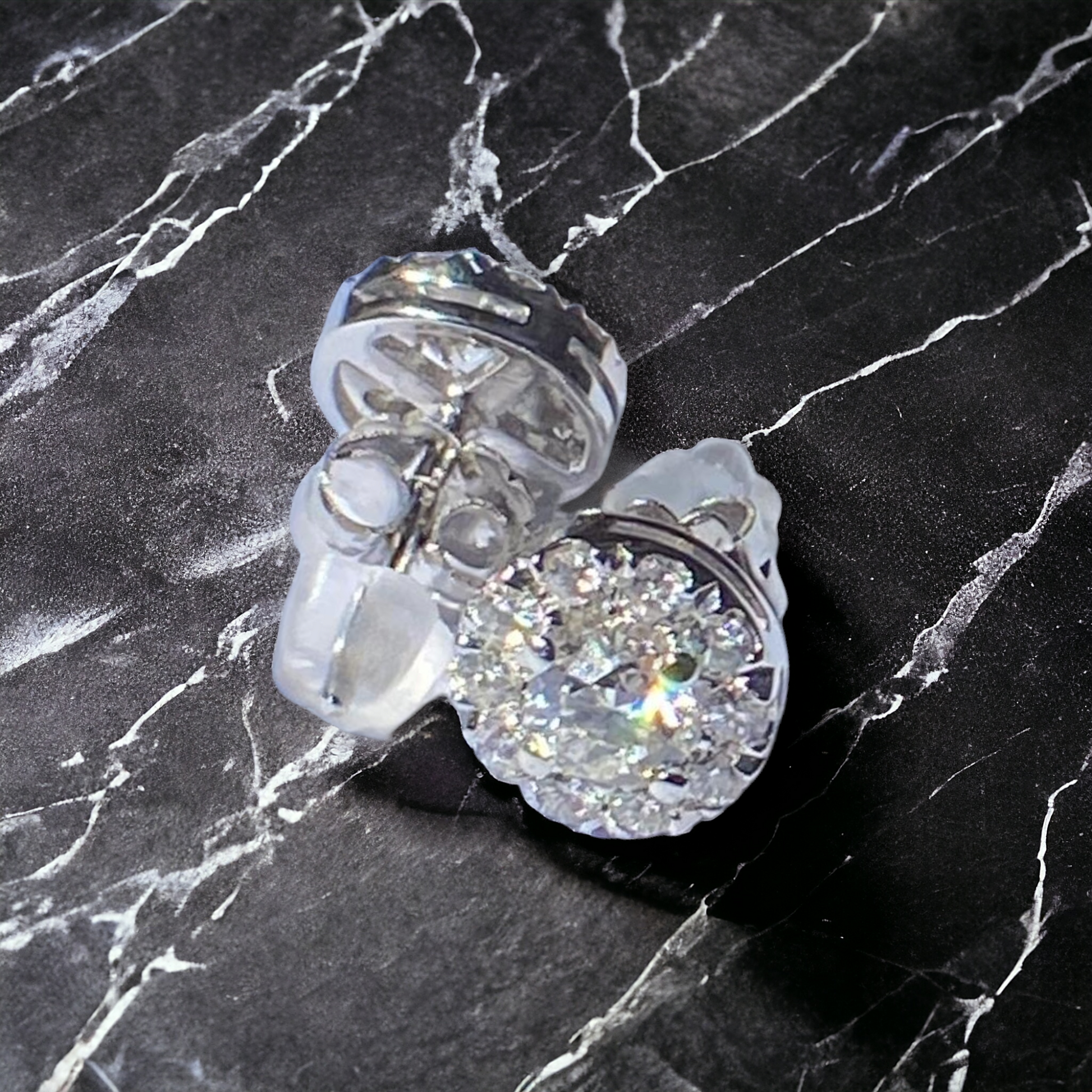 Handmade 18K white gold earrings with 1.31 ct. Vs quality natural Diamonds, IGI certificates.