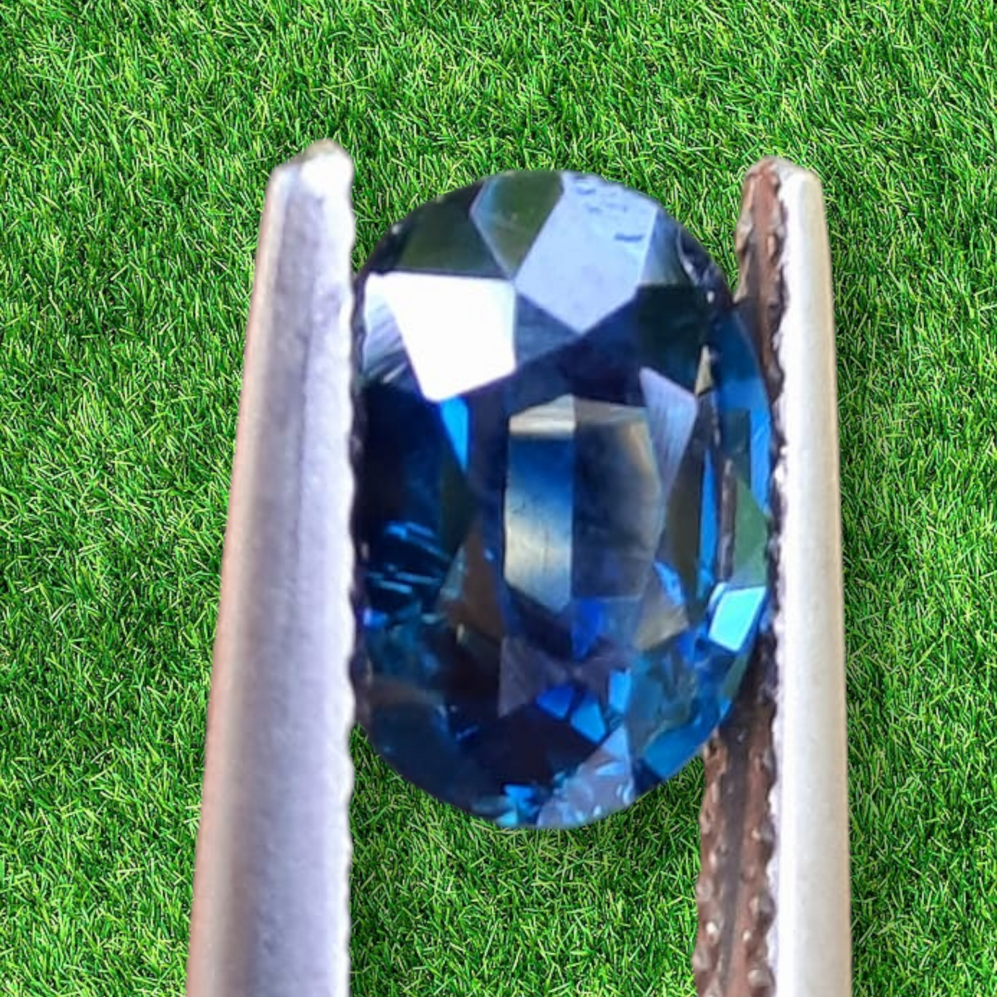 Loose natural unheated blue Sapphire 1.72 ct. from Sri Lanka.
