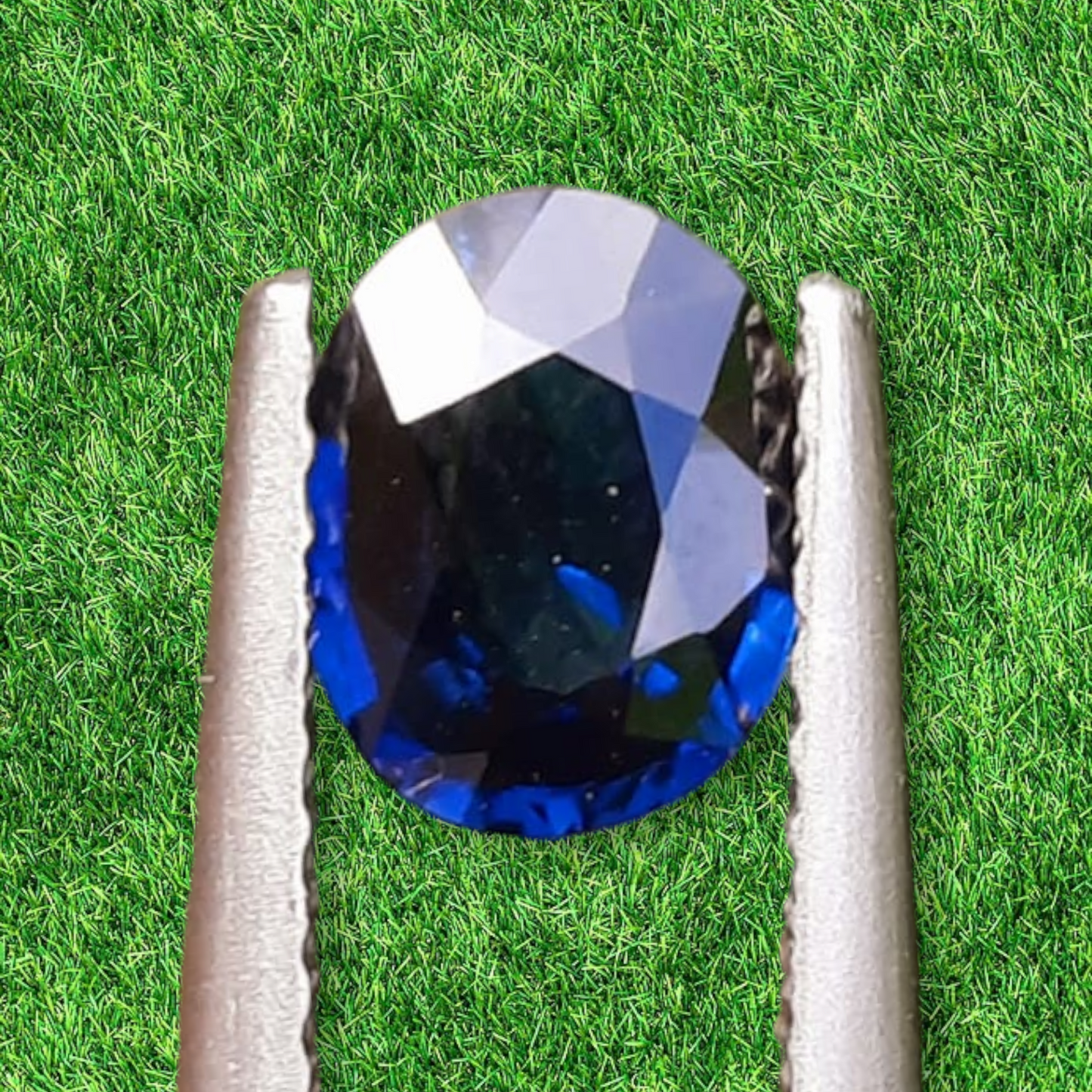 Loose natural Royal blue Sapphire 0.88 ct. from Sri Lanka.