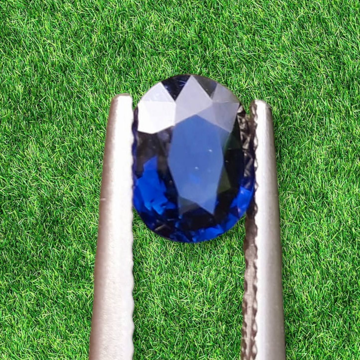 Loose natural Royal blue Sapphire 0.88 ct. from Sri Lanka.
