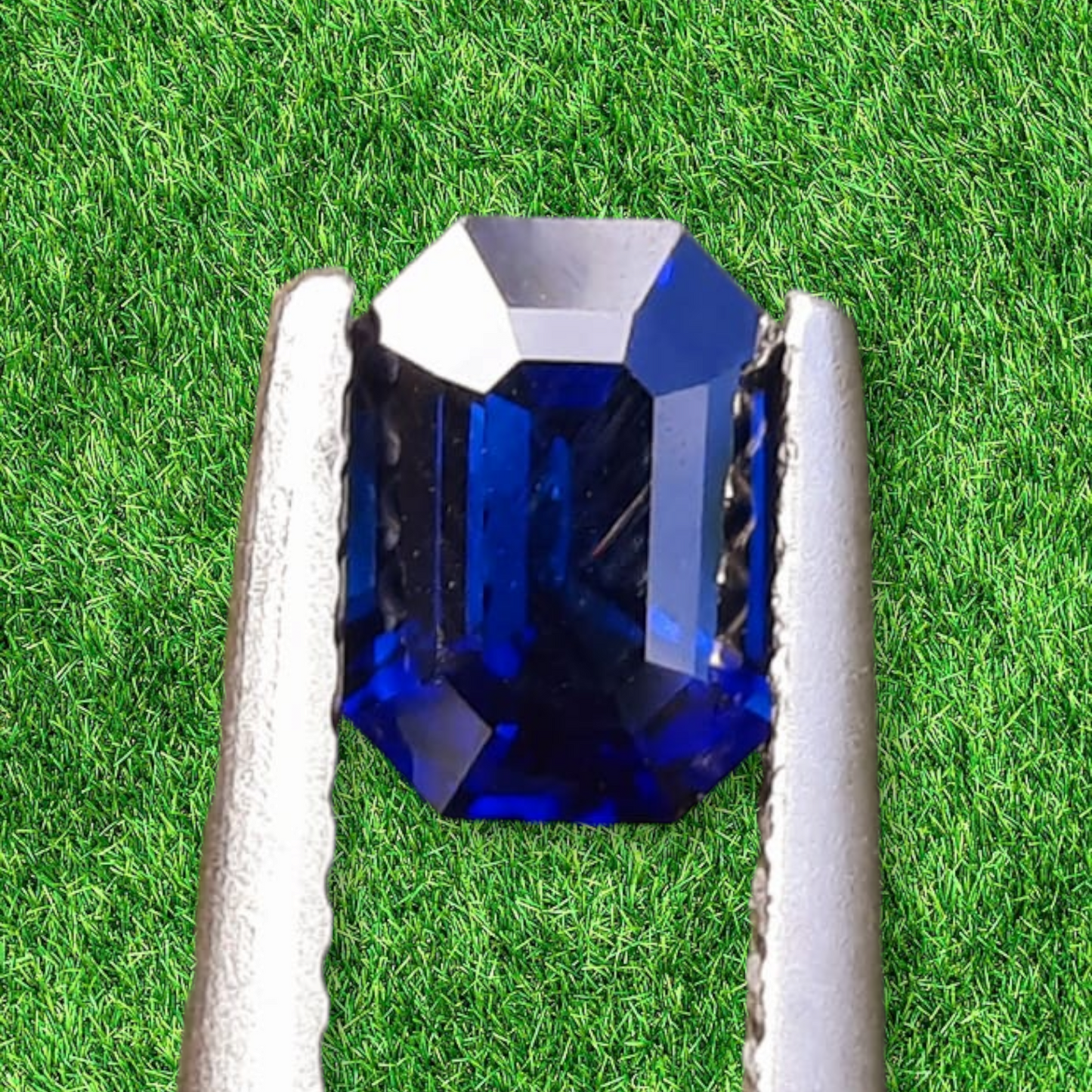 Loose natural Royal blue Sapphire 0.84 ct. from Sri Lanka.