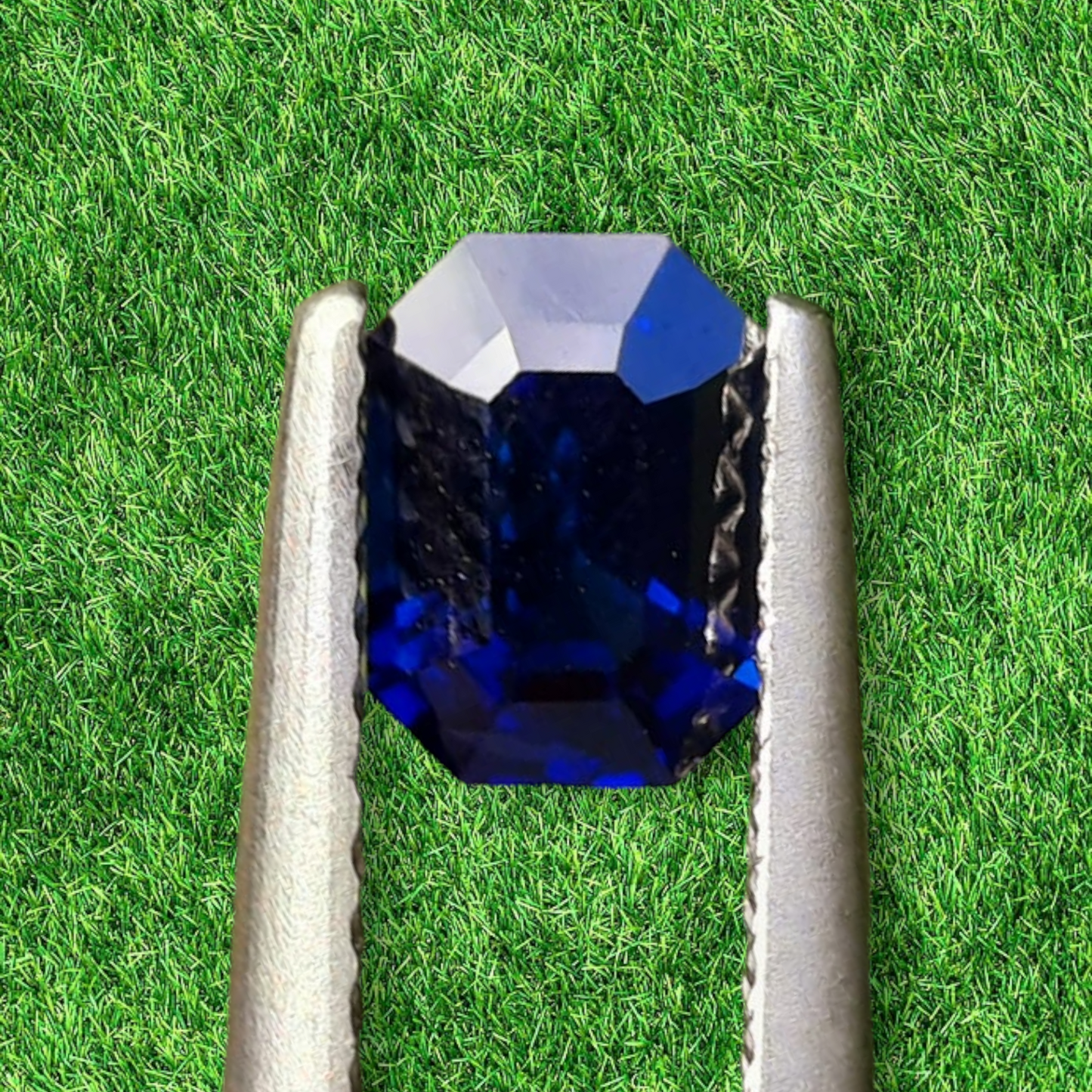Loose natural Royal blue Sapphire 0.84 ct. from Sri Lanka.