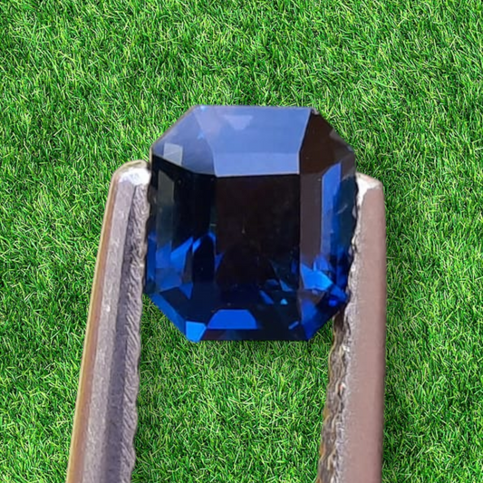 Loose natural Royal blue Sapphire 0.83 ct. from Sri Lanka.