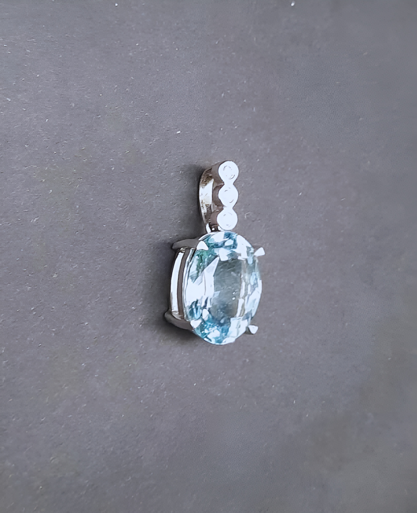 Handmade 18K white gold pendant for necklace with 3.54 ct. natural Aquamarine & natural Vvs1 high quality Diamonds.