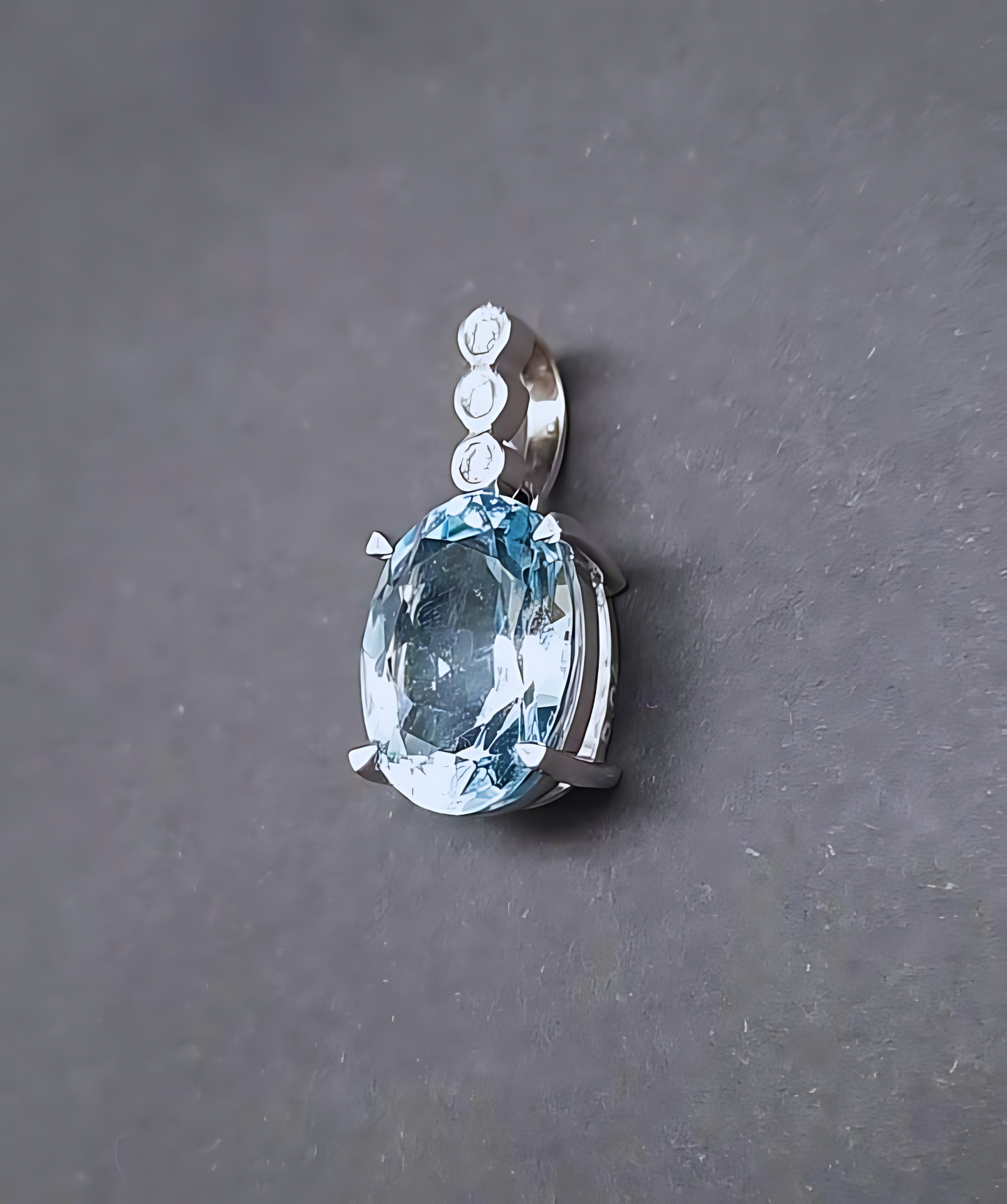 Handmade 18K white gold pendant for necklace with 3.54 ct. natural Aquamarine & natural Vvs1 high quality Diamonds.