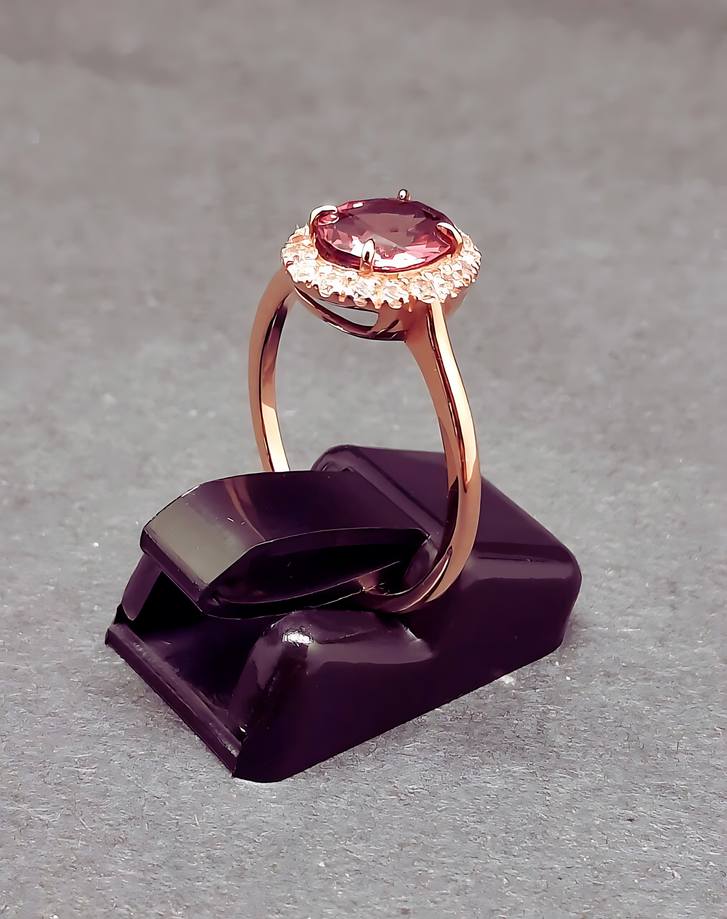 Handmade 18K rose gold ring with 1.67 ct. natural rose Garnet & natural Vvs1 high quality Diamonds.