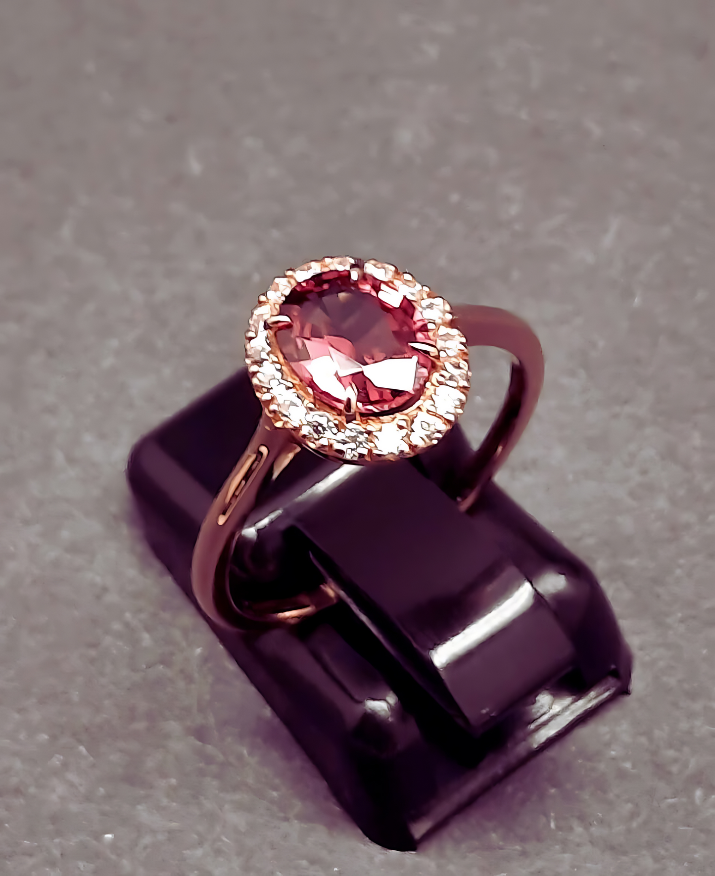 Handmade 18K rose gold ring with 1.67 ct. natural rose Garnet & natural Vvs1 high quality Diamonds.