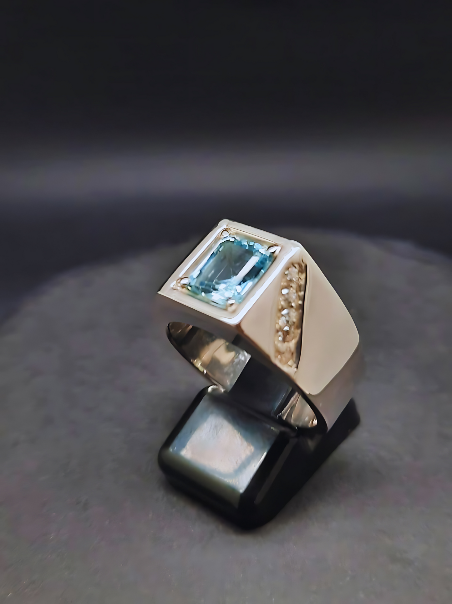 Handmade 18K white gold ring 1.7 ct. natural Aquamarine & natural Vvs1 high quality Diamonds.