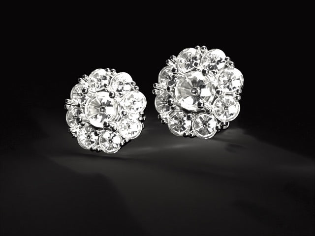 Handmade gold earrings with natural 2.8 ct. Vs high quality Diamonds. Halo style.